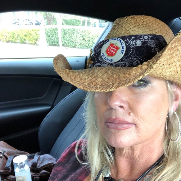 Meet your Posher, Stacy - Picture 6 of 6